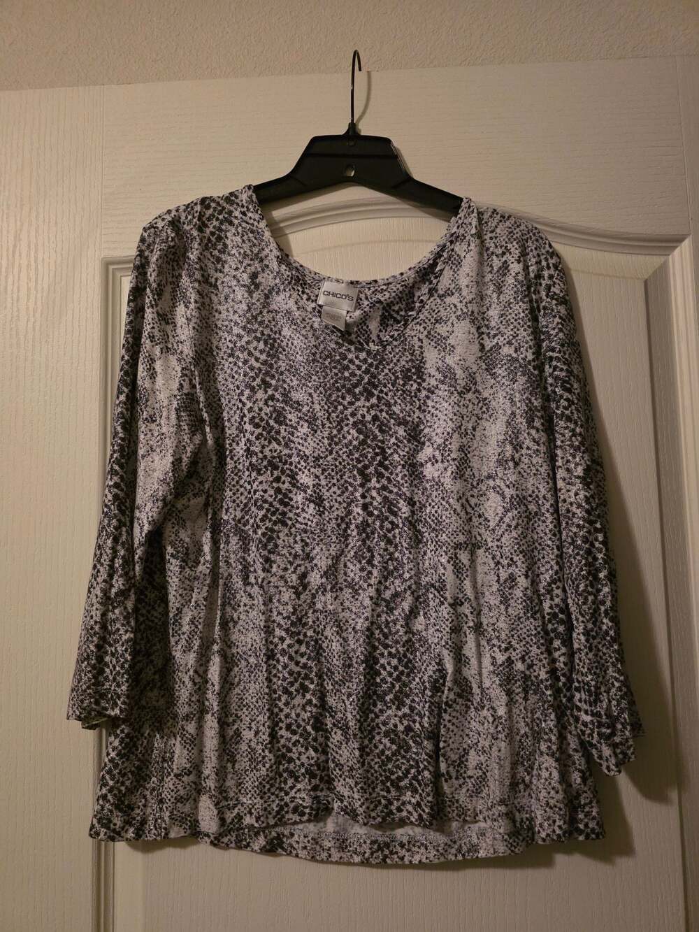 Chico's Black White Snake Print 3/4 Sleeve Scoop Neck Top Size 2